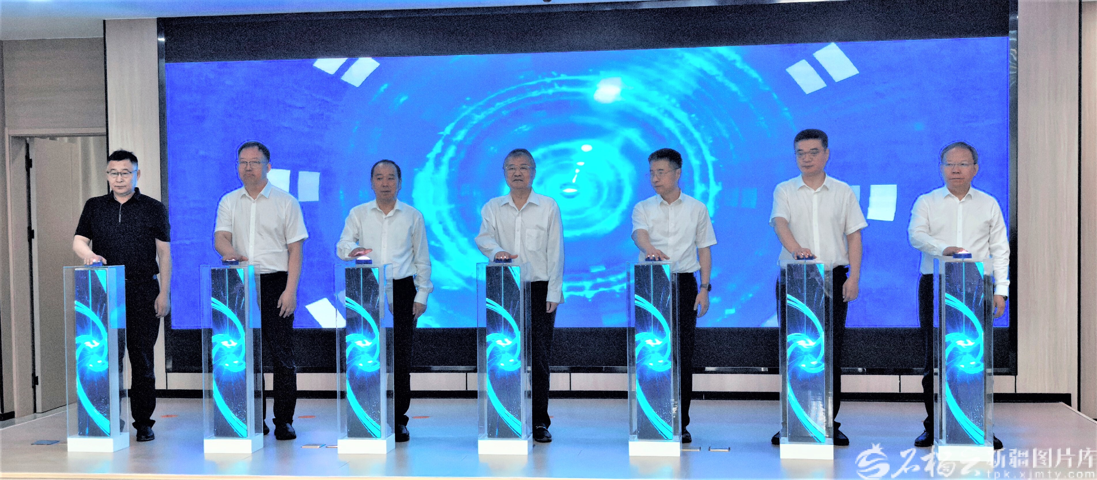 6月7日,国家农业生物安全科学中心西北中心启动仪式,在位于新疆昌吉国家农业高新技术产业示范区的中国农业科学院西部农业研究中心举行,图为启动仪式现场。李伦摄
